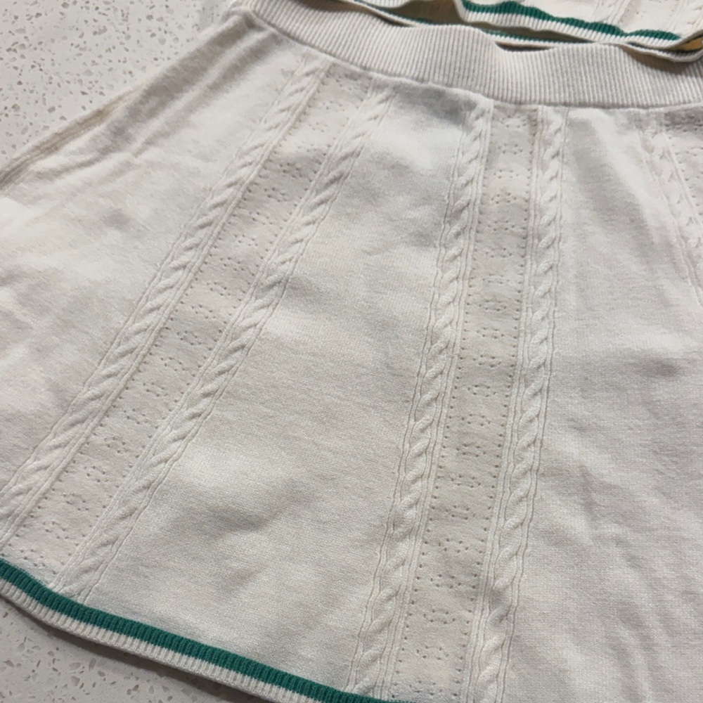 Women’s Sporty Sweater Set - Picture 3 of 3